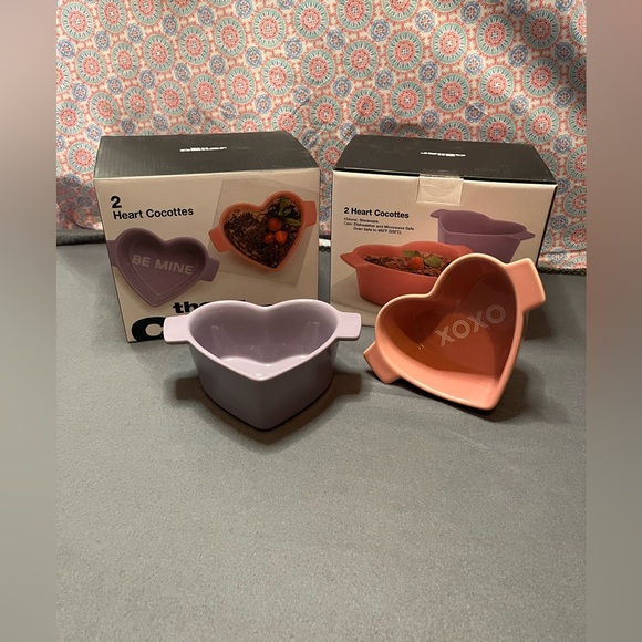 NWT The Cellar Macy’s 2 Stoneware Heart Cocottes - Picture 2 of 8